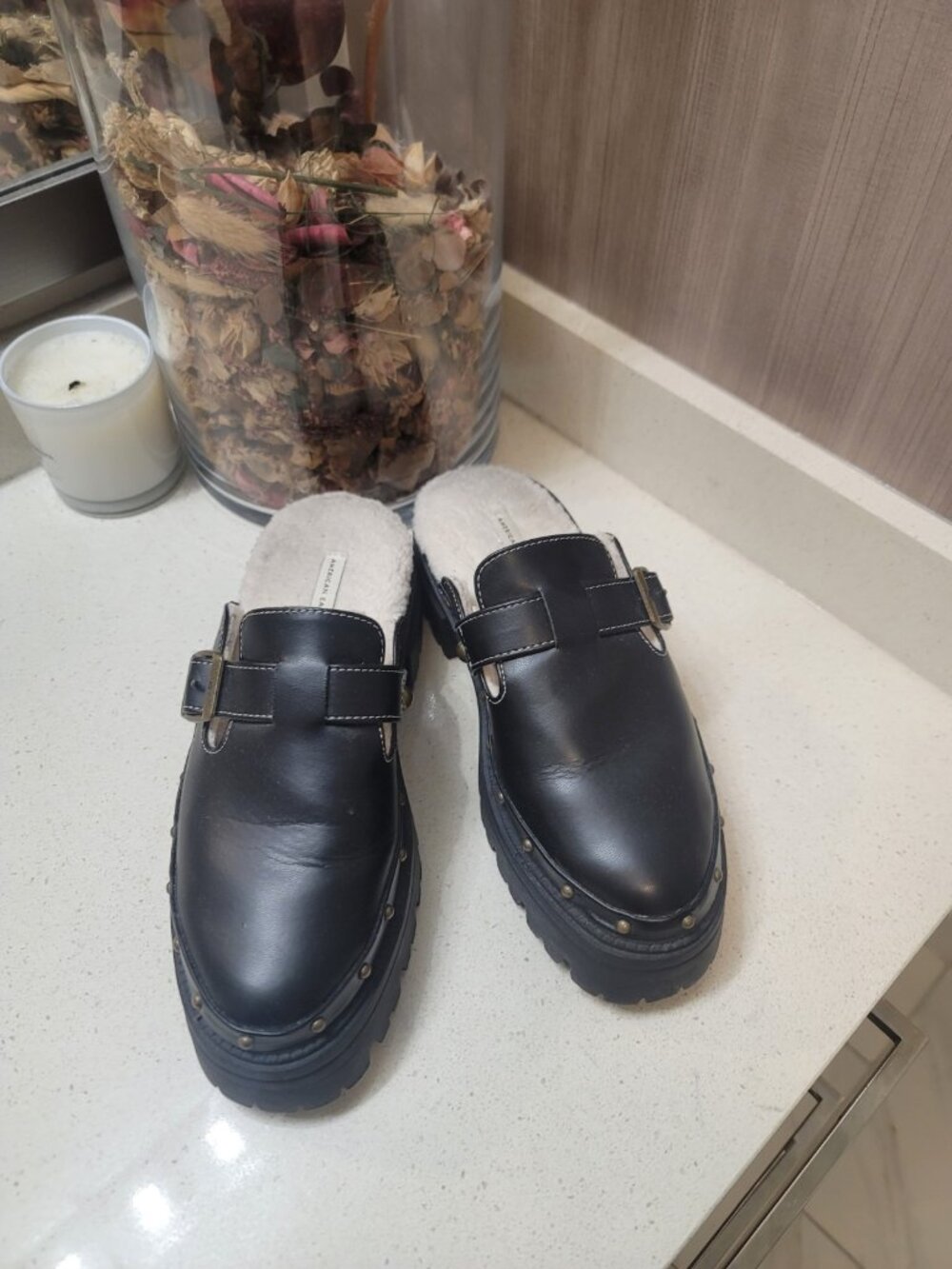American Eagle AE Cozy Lug Clog Black Studded Platform Buckle Mule Size 8 - Picture 2 of 8